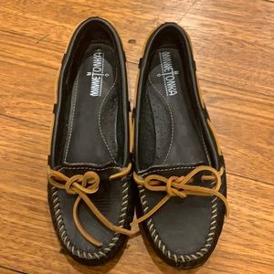 Minnetonka Women’s Black Moccasin Leather Loafers size 7.5